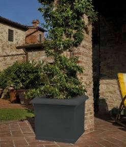 Farmet New Kunststoff-Topf, Quadratisch, Inkl. Untersetzer -Weber Store 6965768 WE MO 001 FarmetNewKunststoffBlumentopfquadratisch